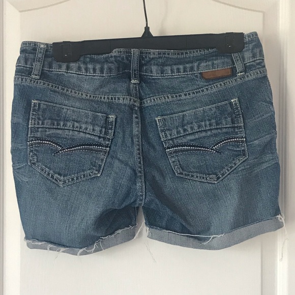 Authentic Brady Jeans Distressed Shorts - Picture 2 of 6